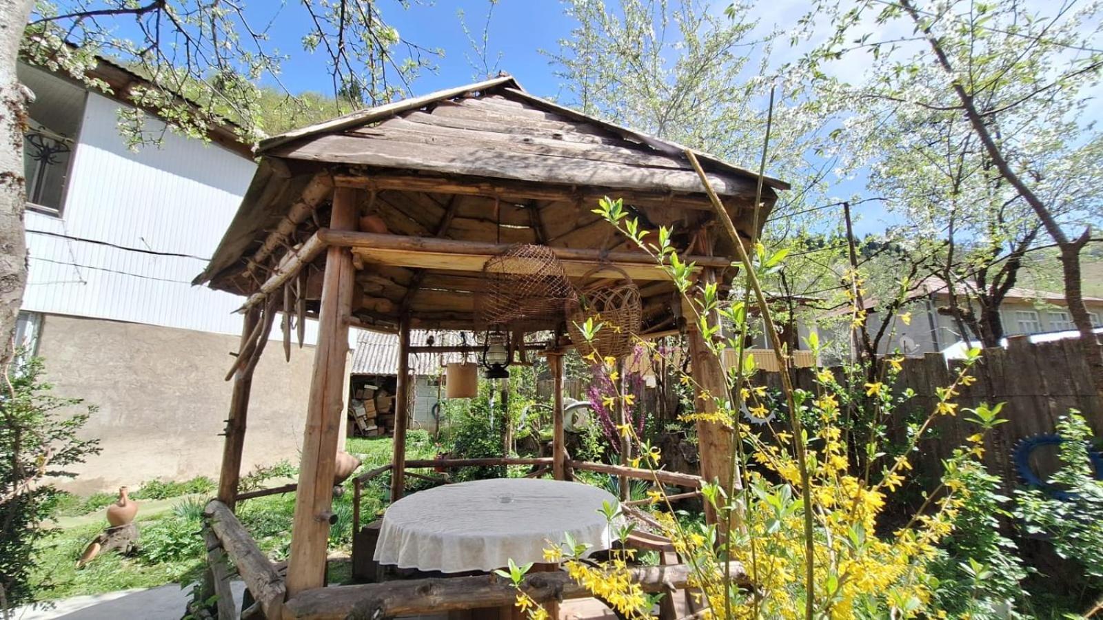 Guest House "Svaneti" Lentekhi ภายนอก รูปภาพ