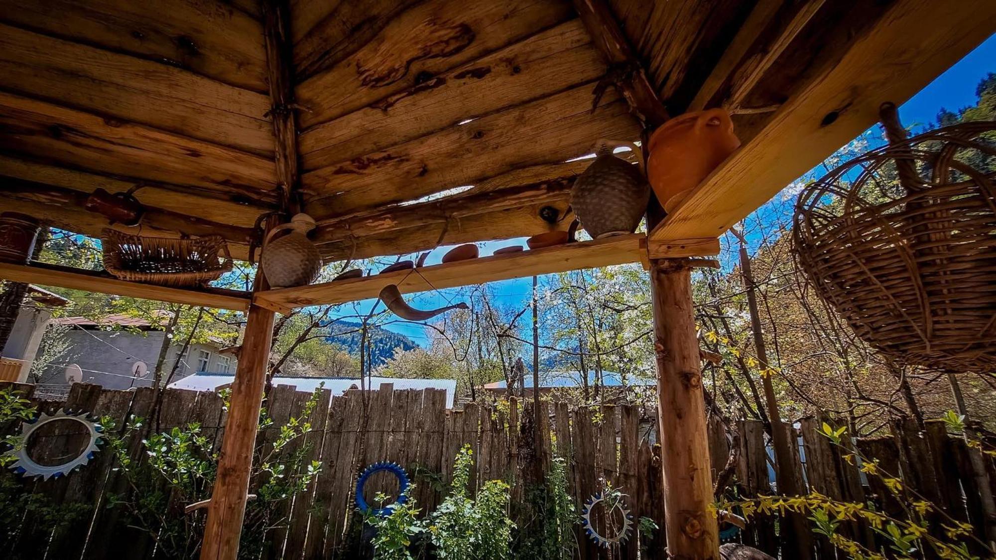 Guest House "Svaneti" Lentekhi ภายนอก รูปภาพ