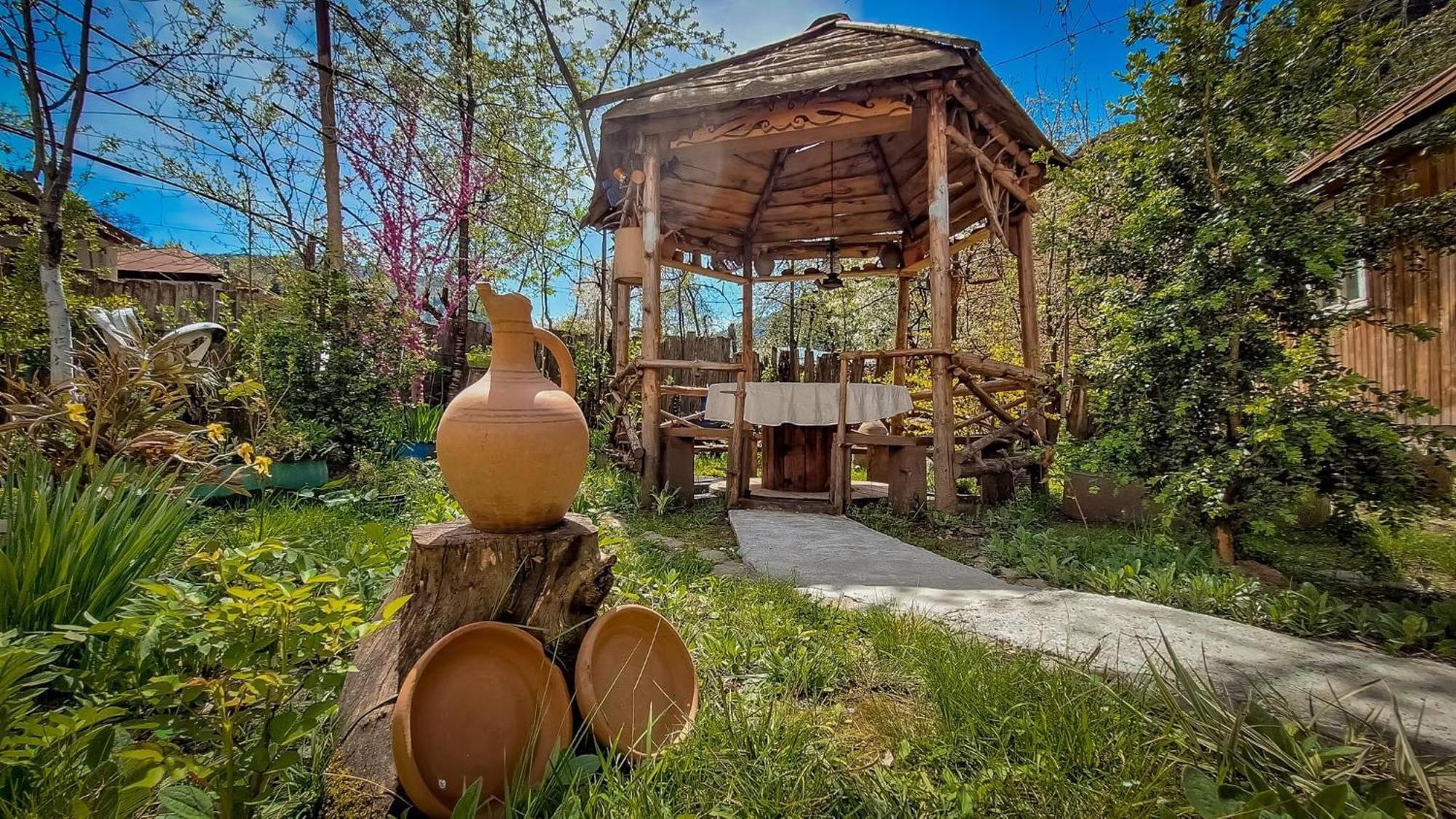 Guest House "Svaneti" Lentekhi ภายนอก รูปภาพ