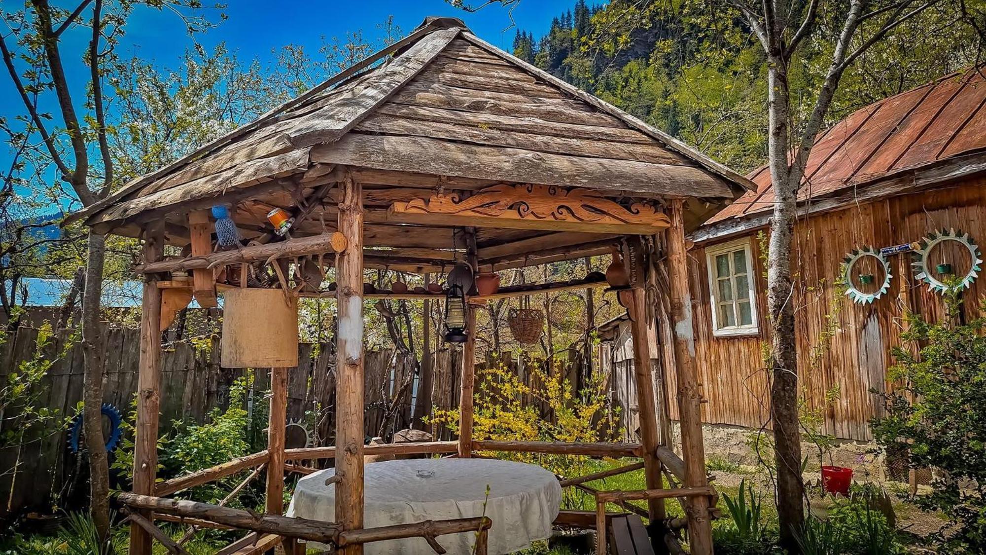 Guest House "Svaneti" Lentekhi ภายนอก รูปภาพ